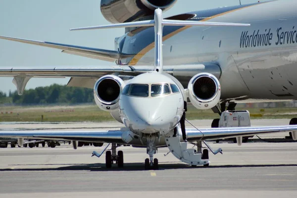 Warsaw Poland June 2018 Plane Hpg Bombardier Challenger 300 Preparing — Stock Photo, Image