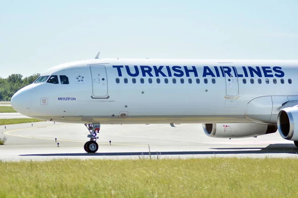 Varsovia Polonia Junio 2018 Avión Jsy Airbus A321 231 Turkish — Foto de Stock