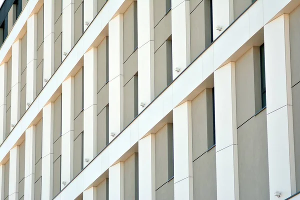 鋼とガラスで作られた近代的なオフィスビルの壁 — ストック写真