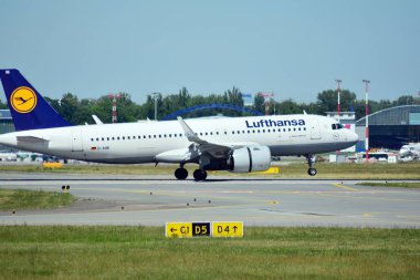 Varşova, Polonya. 8 Haziran 2018. Uçak D-Aini - Airbus A320-271n - Lufthansa sadece Chopin Havaalanı'nda açılış öncesi.