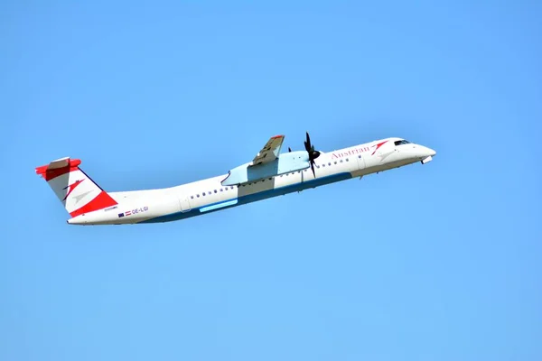 Varsóvia Polónia Junho 2018 Avião Passageiros Lgi Bombardier Dash Q400 — Fotografia de Stock