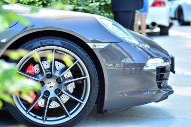 Warsaw,Poland.9 Haziran 2018. Kawa ı Samochody - Daftcafe-Varşova Spire gökdelen Avrupa Meydanı'nda Toplantı göstermek. Porsche spor araba arka ışık görünümünü yakın çekim.