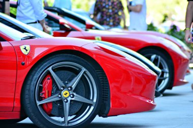 Warsaw,Poland.9 Haziran 2018. Kawa ı Samochody - Daftcafe-Varşova Spire gökdelen Avrupa Meydanı'nda Toplantı göstermek. Yakın çekim görünümü Ferrari spor araba arka ışık.