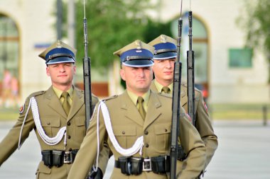 Warsaw,Poland.9 Haziran 2018. Meçhul asker, Pilsudski Meydanı Türbesi. Gard bir meçhul asker mezarı olarak değiştirme,