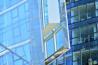 Kentsel arka plan, modern Cam cephe, detay ofis iş Binası