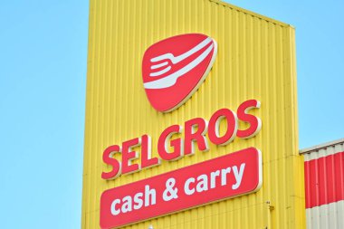 Varşova, Polonya. 15 Haziran 2018. İşaret Selgros. Şirket tabela Selgros. 