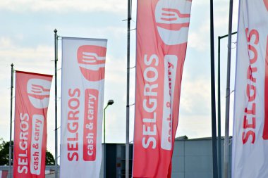 Varşova, Polonya. 15 Haziran 2018. İşaret Selgros. Şirket tabela Selgros. 