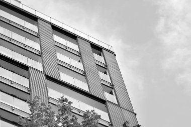 Modern apartman dış görünüşü. siyah ve beyaz.