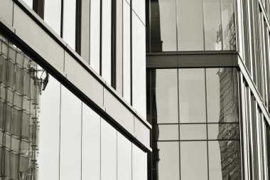 Modern ofis binası duvar yapılmış çelik ve cam. Siyah ve beyaz.