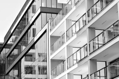 Modern apartman dış görünüşü. siyah ve beyaz.