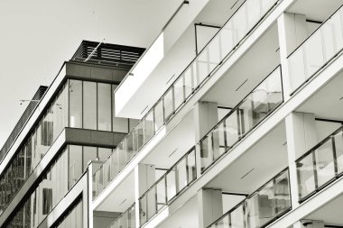 Modern apartman dış görünüşü. siyah ve beyaz.