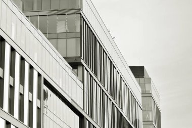 Modern ofis binası duvar yapılmış çelik ve cam. Siyah ve beyaz.