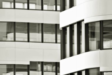 Modern ofis binası duvar yapılmış çelik ve cam. Siyah ve beyaz.