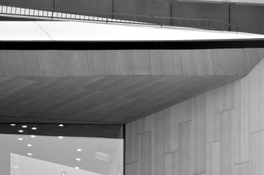 Modern ofis binası duvar yapılmış çelik ve cam. Siyah ve beyaz.