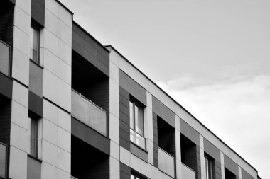 Modern apartman dış görünüşü. siyah ve beyaz.