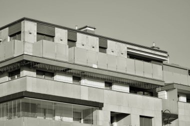 Modern apartman dış görünüşü. siyah ve beyaz.