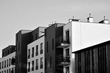 Modern apartman dış görünüşü. siyah ve beyaz.