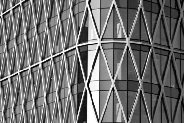 Modern ofis binası duvar yapılmış çelik ve cam. Siyah ve beyaz.