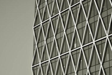 Modern ofis binası duvar yapılmış çelik ve cam. Siyah ve beyaz.