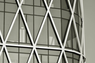 Modern ofis binası duvar yapılmış çelik ve cam. Siyah ve beyaz.