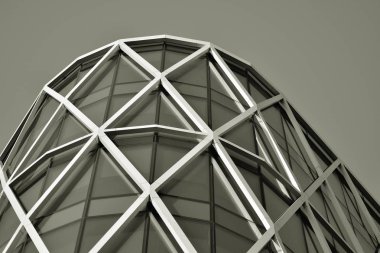 Modern ofis binası duvar yapılmış çelik ve cam. Siyah ve beyaz.