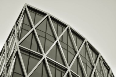 Modern ofis binası duvar yapılmış çelik ve cam. Siyah ve beyaz.