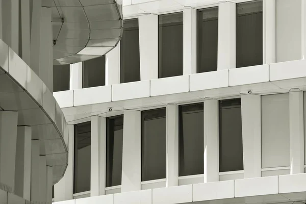 Moderno Edificio Oficinas Pared Acero Vidrio Blanco Negro —  Fotos de Stock
