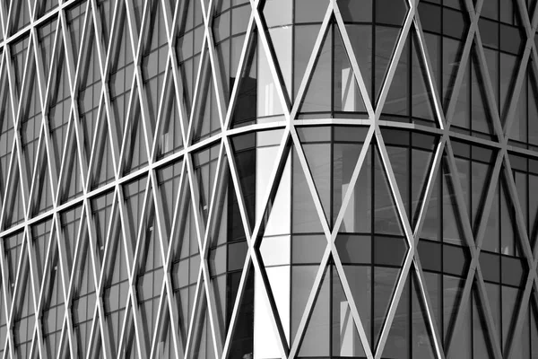 Modern ofis binası duvar yapılmış çelik ve cam. Siyah ve beyaz.