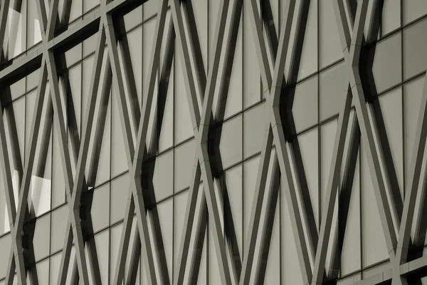 Modern ofis binası duvar yapılmış çelik ve cam. Siyah ve beyaz.