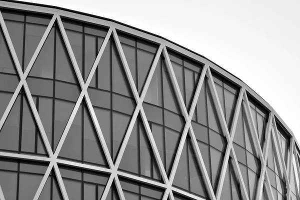 Modern ofis binası duvar yapılmış çelik ve cam. Siyah ve beyaz.