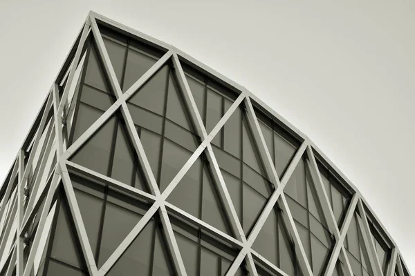 Modern ofis binası duvar yapılmış çelik ve cam. Siyah ve beyaz.