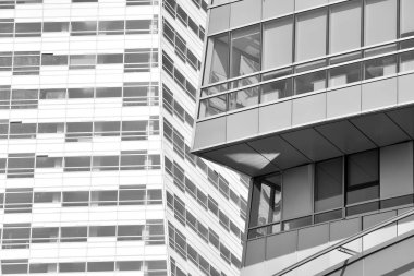 Modern ofis binası duvar yapılmış çelik ve cam. Siyah ve beyaz.