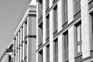 Modern apartman dış görünüşü. siyah ve beyaz.