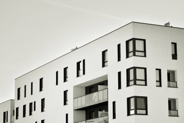 Modern apartman dış görünüşü. siyah ve beyaz.