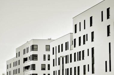 Modern apartman dış görünüşü. siyah ve beyaz.