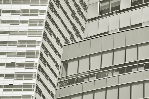 Modern ofis binası duvar yapılmış çelik ve cam. Siyah ve beyaz.