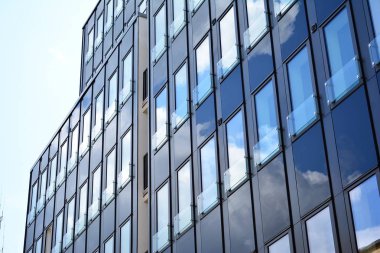 Kentsel arka plan, modern Cam cephe, detay ofis iş Binası