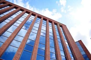 Kentsel arka plan, modern Cam cephe, detay ofis iş Binası