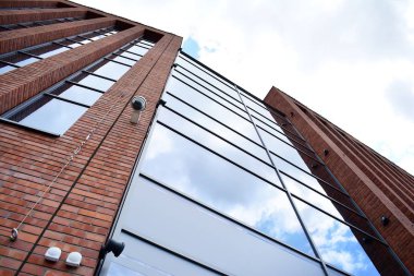 Kentsel arka plan, modern Cam cephe, detay ofis iş Binası