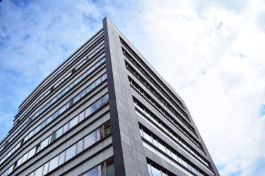 Kentsel arka plan, modern Cam cephe, detay ofis iş Binası