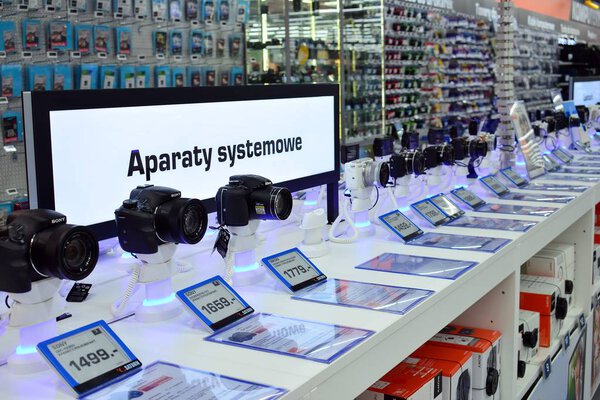 Щецин, Польша. 25 июня 2018 года. Магазин Saturn в торговом центре "Galeria Kaskada". Saturn - немецкая сеть магазинов электроники в нескольких европейских странах
.