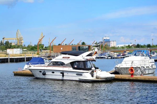 Szczecin, Polonya. 25 Haziran 2018. Yat limanına Szczecin City