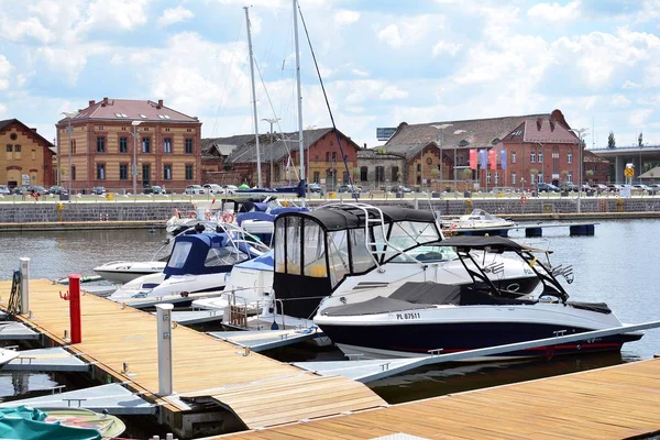 Szczecin, Polonya. 25 Haziran 2018. Yat limanına Szczecin City