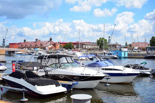 Szczecin, Polonya. 25 Haziran 2018. Yat limanına Szczecin City