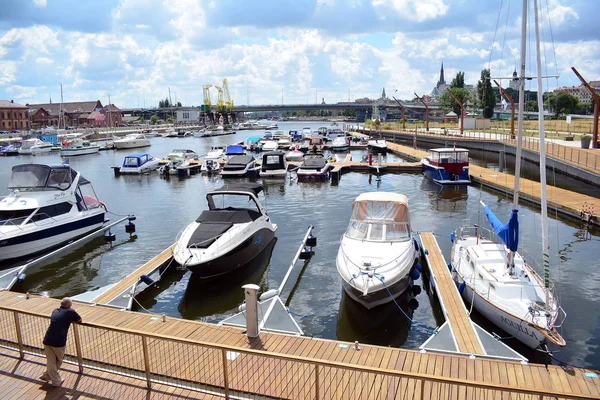 Szczecin, Polonya. 25 Haziran 2018. Yat limanına Szczecin City