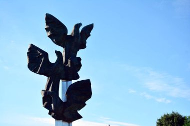 Szczecin, Polonya. 25 Haziran 2018. Üç kartal şeklinde Polonyalılar tapu Anıtı