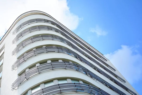 Modernos Edificios Apartamentos Día Soleado Con Cielo Azul Fachada Moderno —  Fotos de Stock