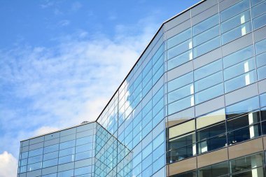 Kentsel arka plan, modern Cam cephe, detay ofis iş Binası