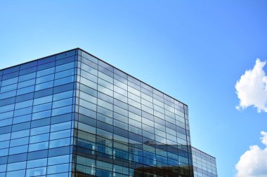 Kentsel arka plan, modern Cam cephe, detay ofis iş Binası