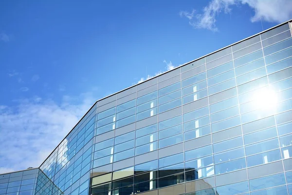 Kentsel arka plan, modern Cam cephe, detay ofis iş Binası